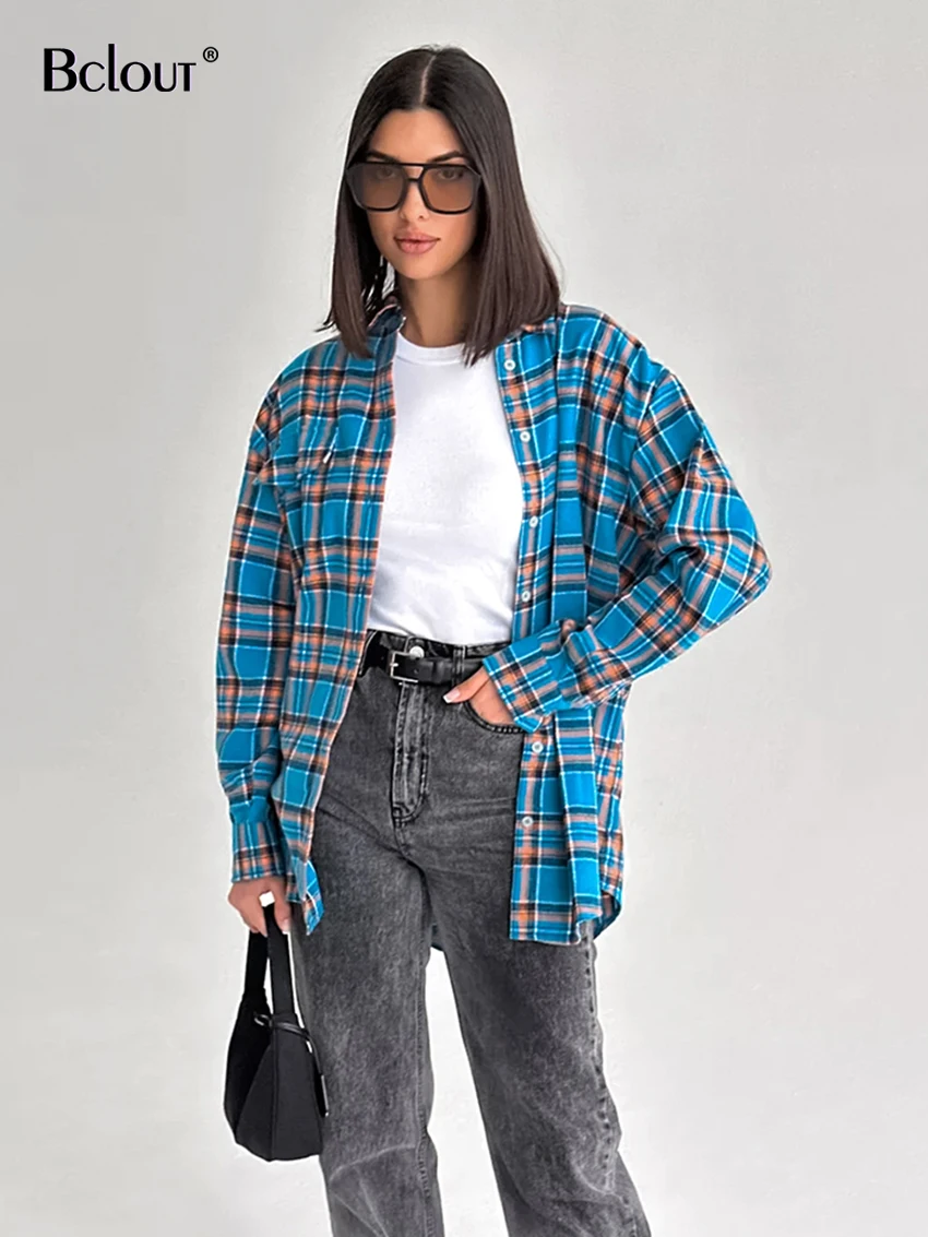 

Блузка женская клетчатая с длинным рукавом и карманами