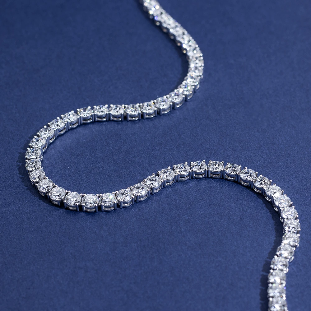 Round brilliant lab diamond pendant necklace on dark blue background, PT950 platinum – Vexaro