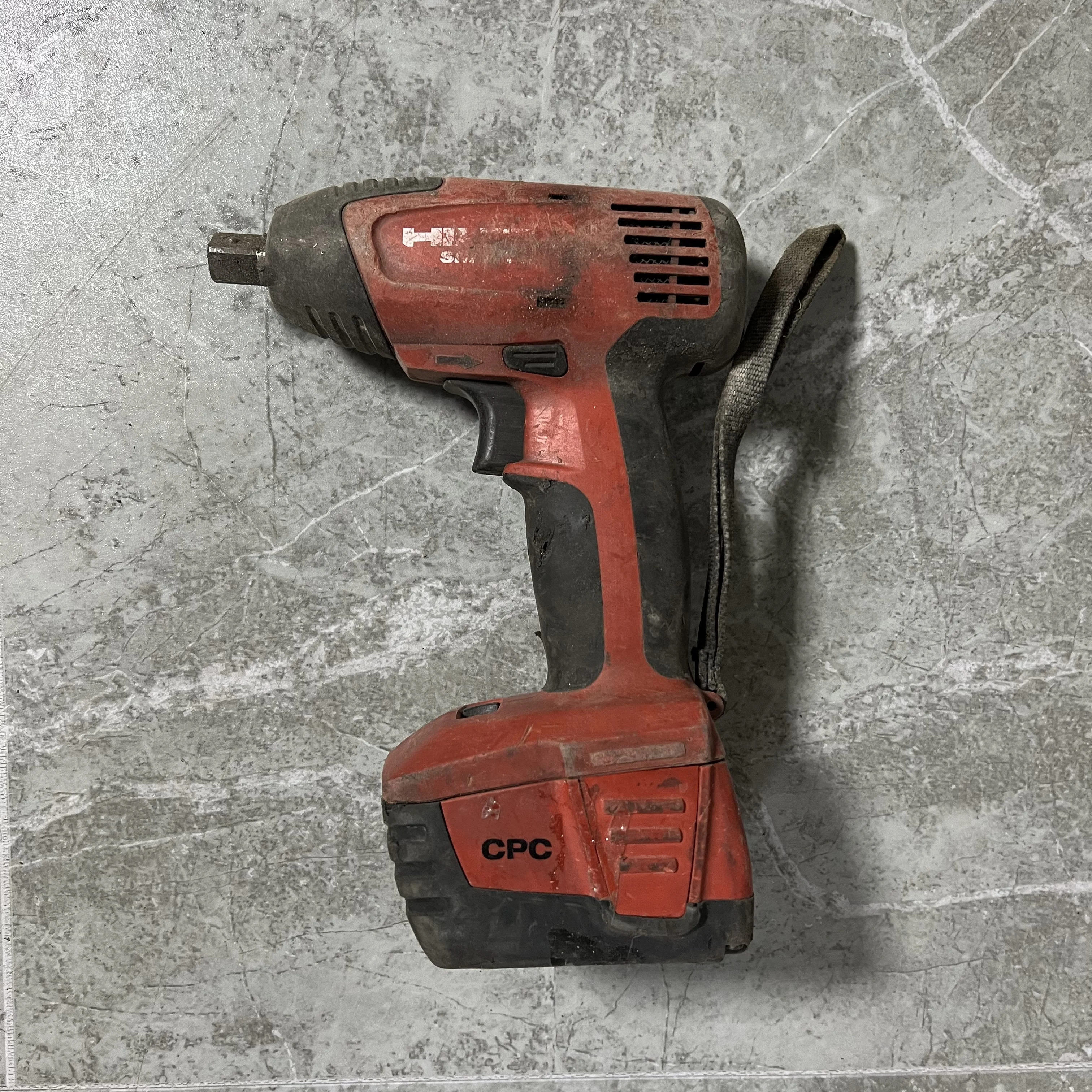 

Hilti SIW 144-A 1/2" Impact Wrench，Electric Wrench，Includes 2.6AH lithium battery，Lamp malfunction，second-hand