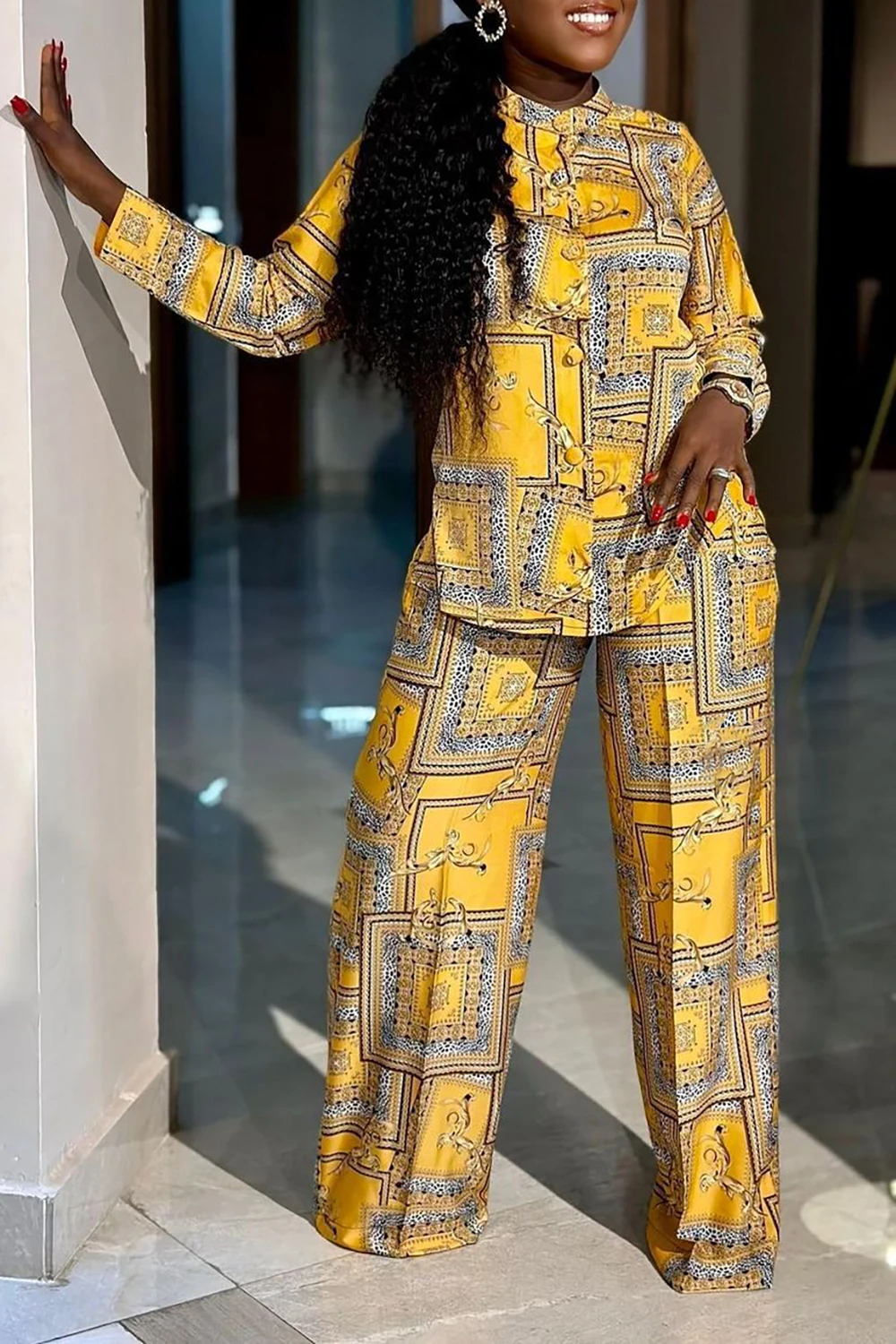플러스 사이즈 세미 포멀 팬츠 세트, 옐로우 패턴 프린트, 단추 디자인, 와이드 레그, 투피스 팬츠 세트 