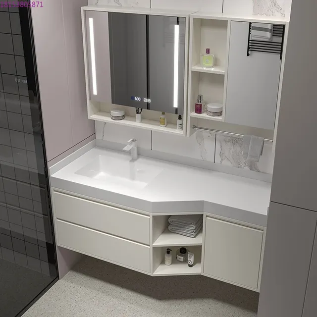 ตู้ห้องน้ำทรงพิเศษแบบตัดมุมเอียง พร้อมอ่างล้างหน้าแบบไร้รอยต่อจากแผ่นหินเซรามิก 1