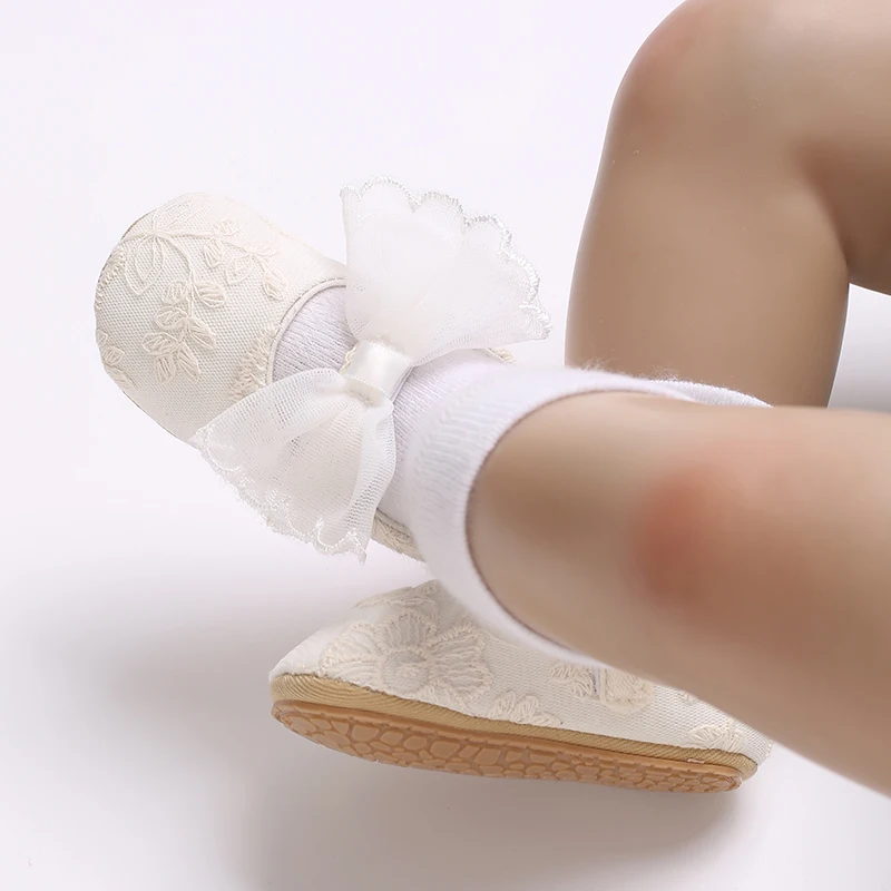 Niedliche weiße Spitzen-Prinzessinnenschuhe für Babys, Mokassins, Schuhe mit Schleife und Fransen, rutschfeste Schuhe mit Gummisohle, Krippenschuhe, 0–18 Monate – Detail 6