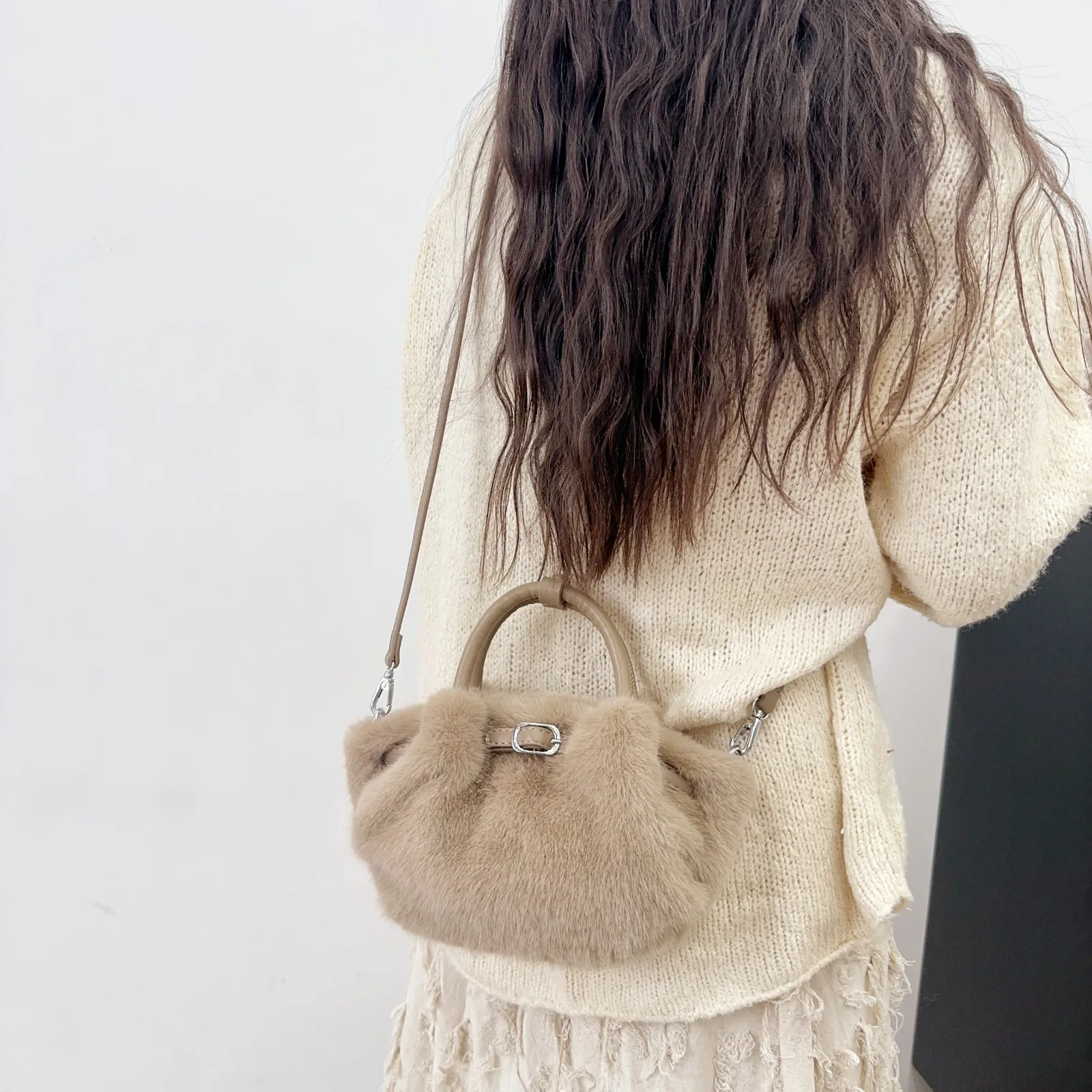 Elegant Faux Fur Women's Handbags Winter Soft Plush Ladies Shoulder Bag Furry Small Messenger Bags Solid Color Female Tote Purse