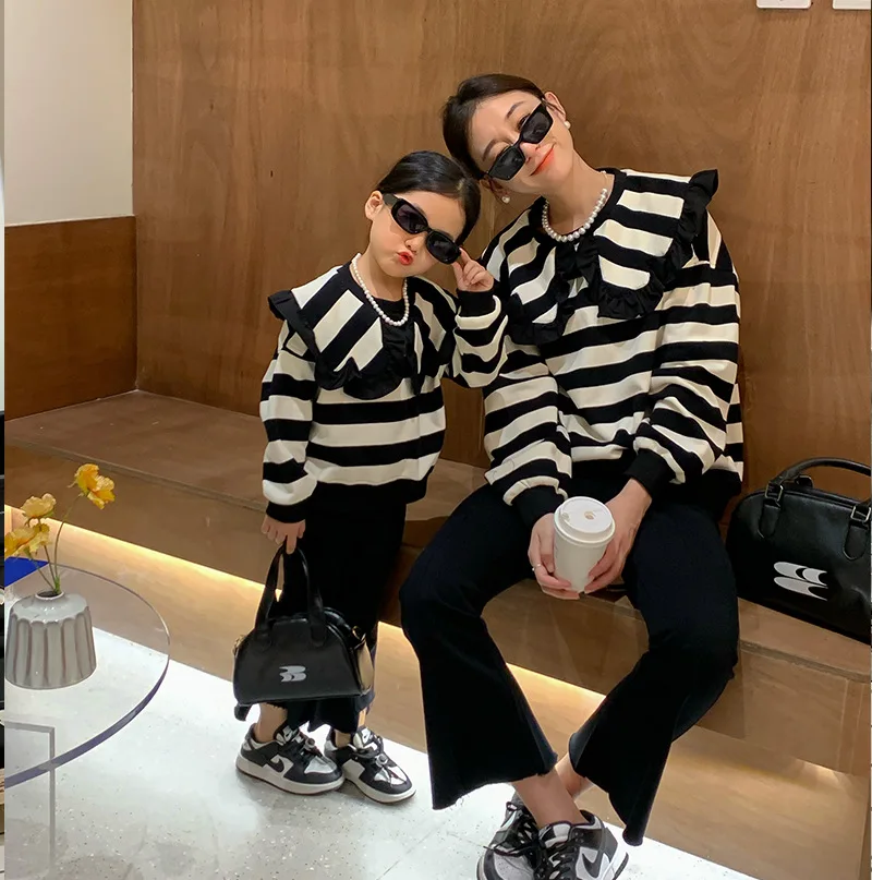 

Play Parent-Child Outfits Together. Autumn New Mother Daughter For Girls. Korean Version Large Lapel Striped Hoodie H22q111