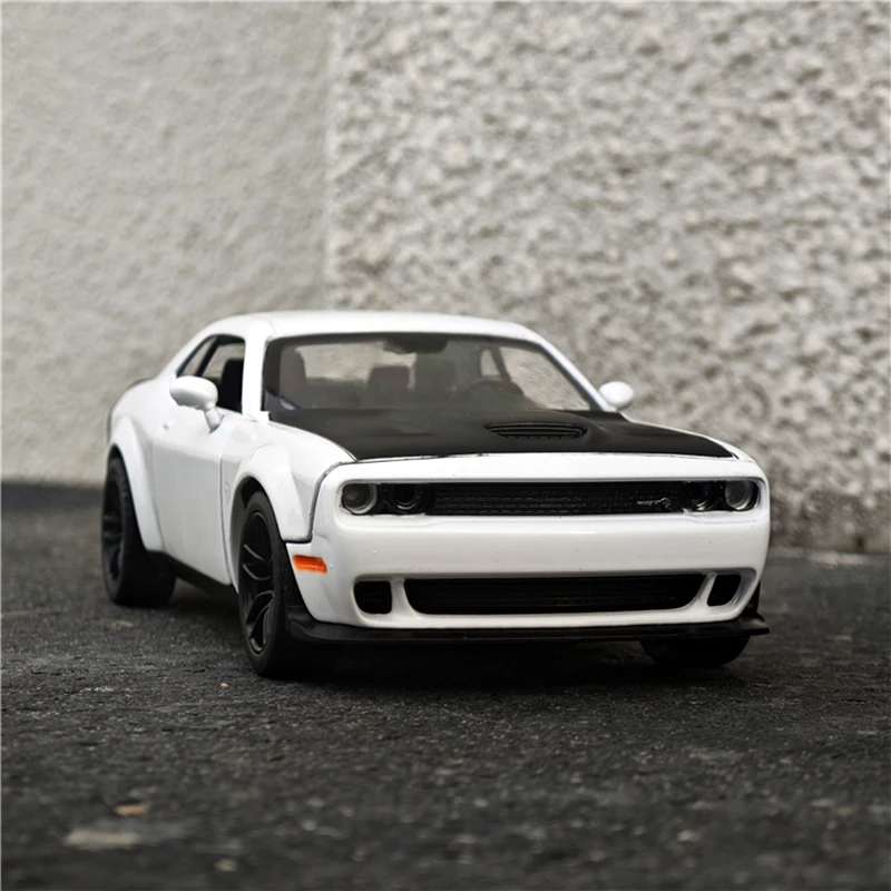 1:24 Dodge Challenger SRT Alloy Sports Car Model Diecasts Metal Toy Vehicles Car Model High Simulation Collection Kids Toy Gift 4
