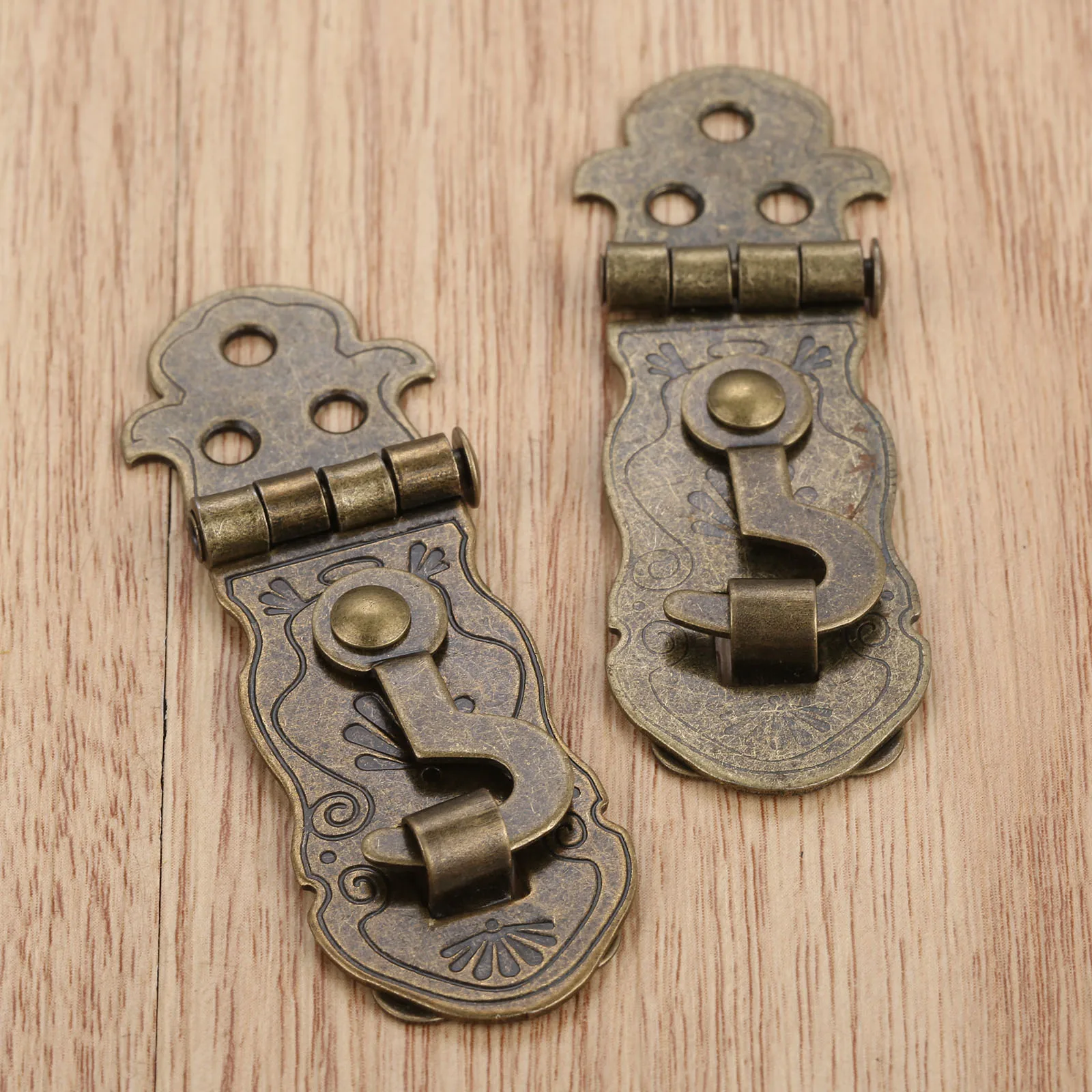 Antique Bronze Box Buckles Latch Clasp Pattern Carved Flower Book Lock Wooden Box Toggle Lock 71*24mm Bronze Tone with Screws furniture hardware,toggle latches,jewelry box hasps,decorative latches