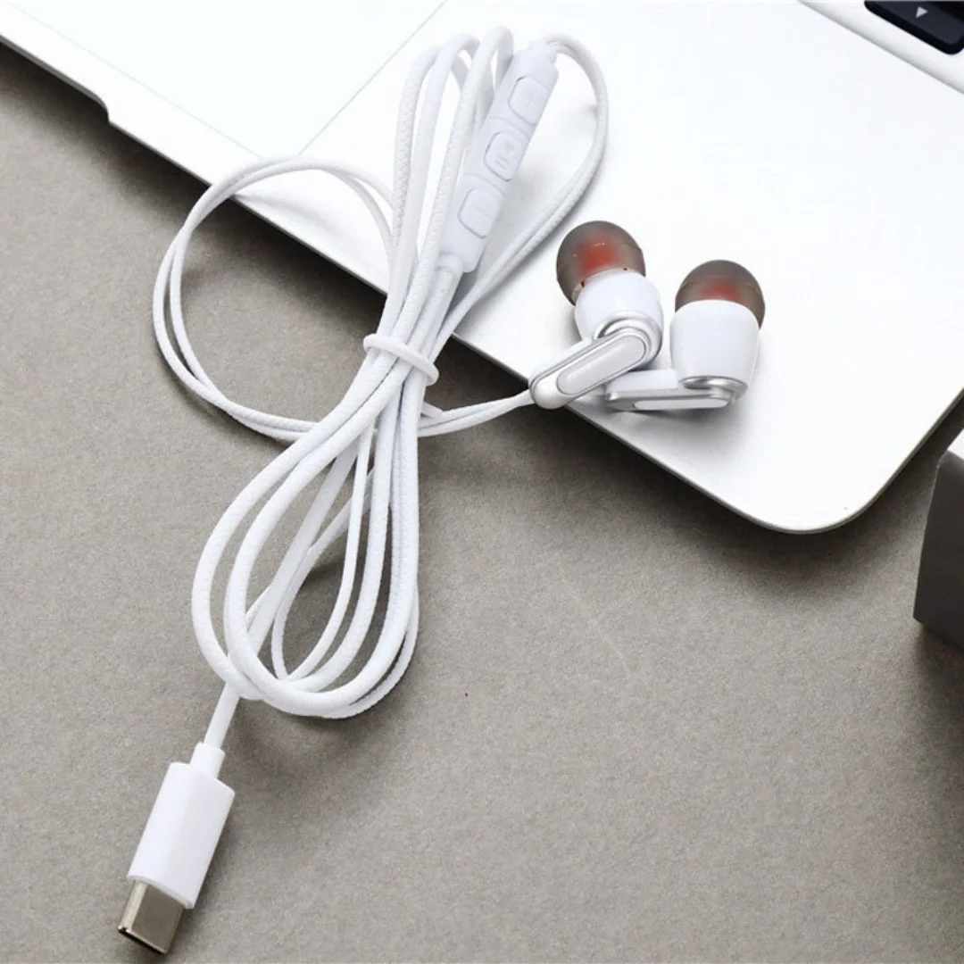 Digital Chip Type-c wired earphones factory wholesale live broadcast e-sports tuning suitable for iPhone Samsung xiaomi Phone 3
