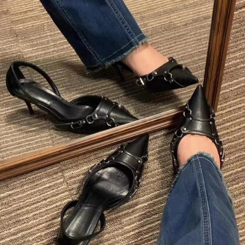 

2024 New Spring, Summer, and Autumn Women's Pointed Thin Heels with Black Design, Unique and Elegant Elegant High Heels