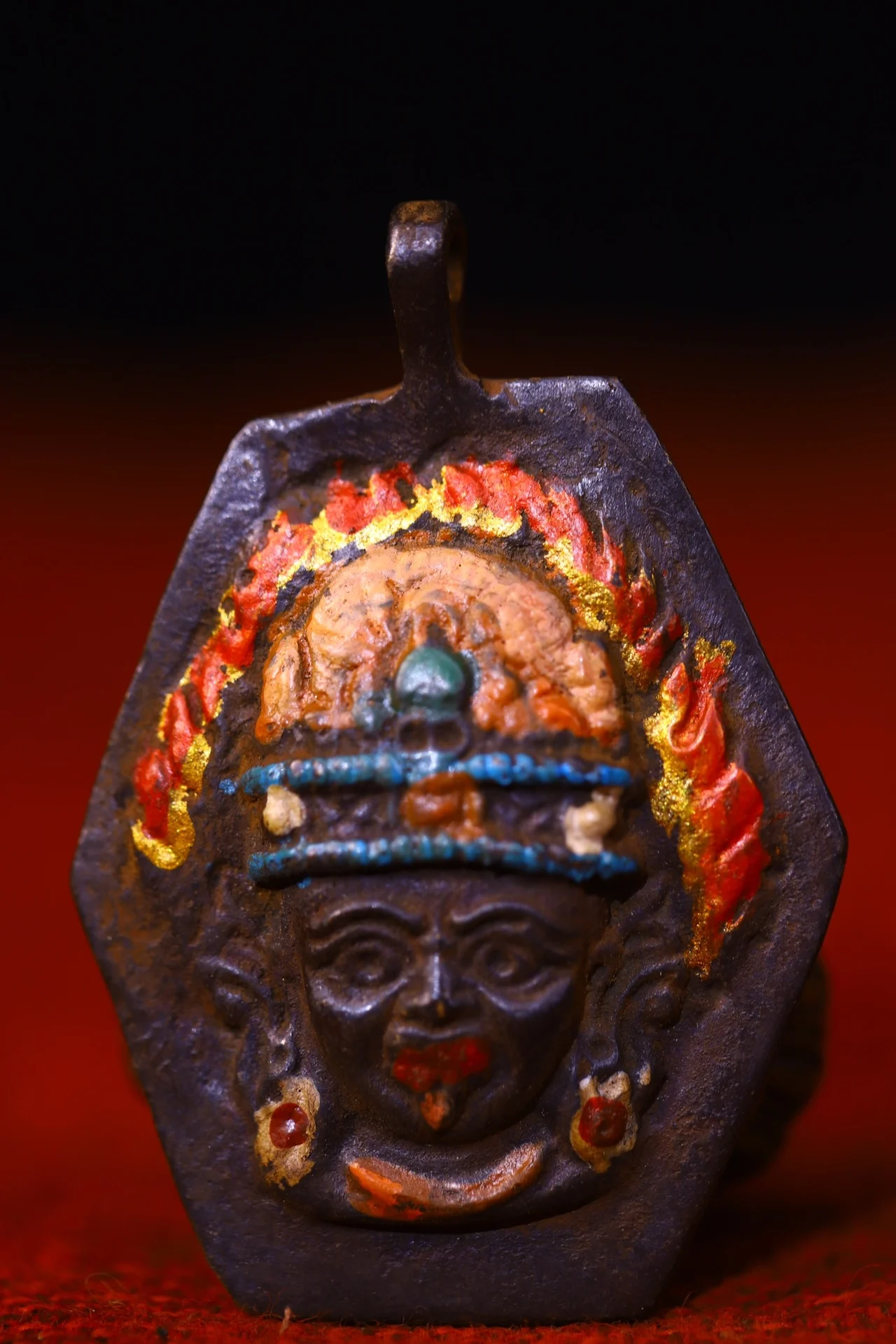 

2"Tibetan Temple Collection Old Bronze Cinnabar Painted Zakiram Buddha Head Buddha Card Six Word Proverbs Pendant Amulet