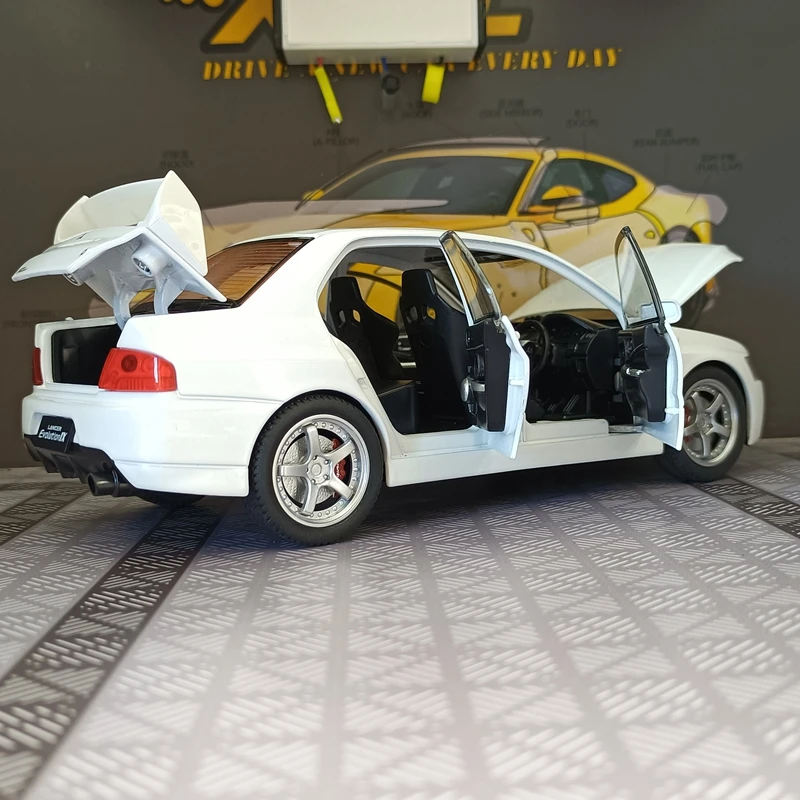 1:24 Scale Alloy Mitsubishi EVO 9 Supercar Model with Sound, Light, and Openable Doors