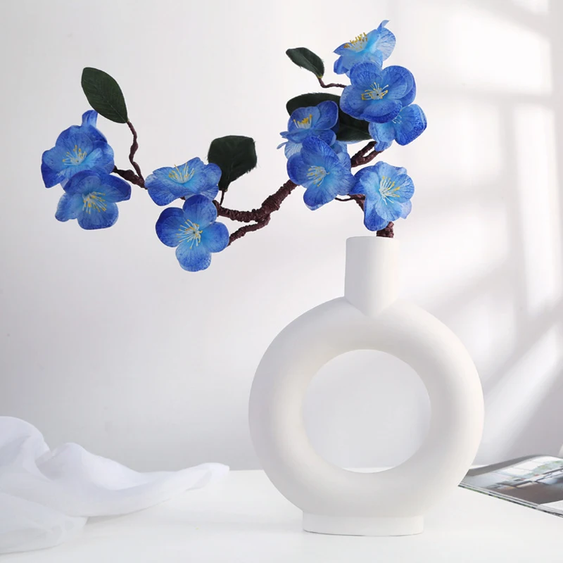 

Круглая керамическая ваза в скандинавском стиле с отверстиями, ваза с пончиками и цветами, искусственное украшение для стола, гостиной, интерьера, офиса, спальни