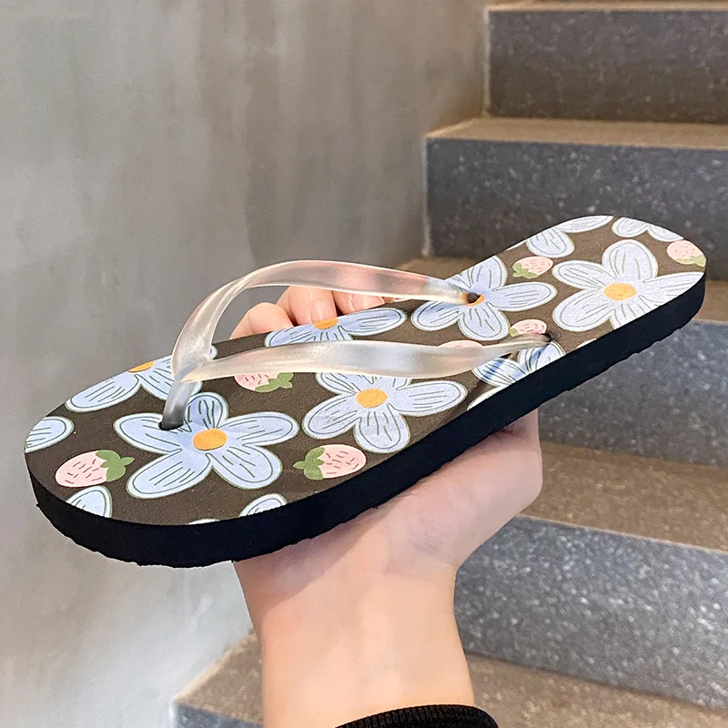 Trendy Summer Beach Anti-Slip Slippers with Fashionable Clip-On Design