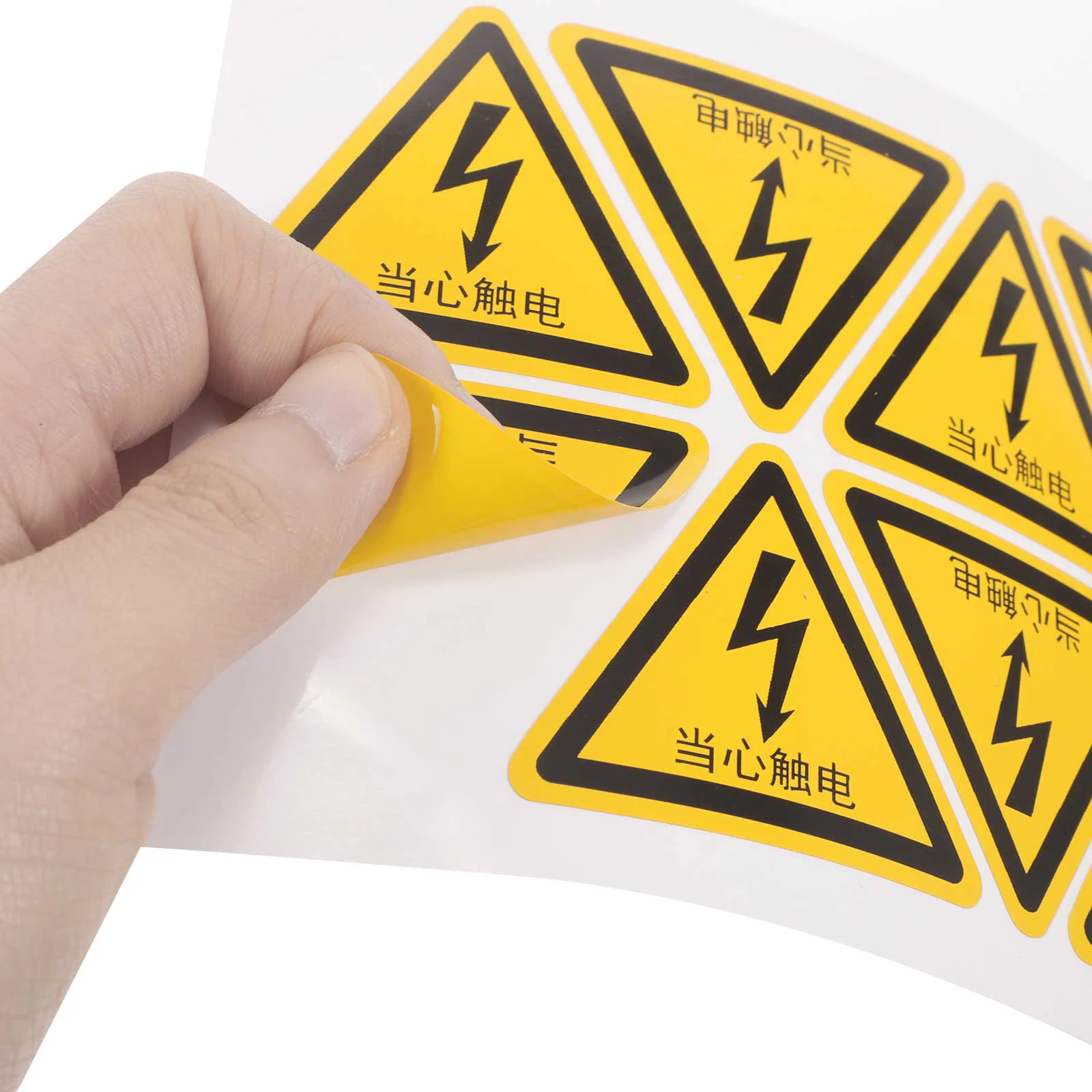 Рисунок 3 - защитные треугольные наклейки на