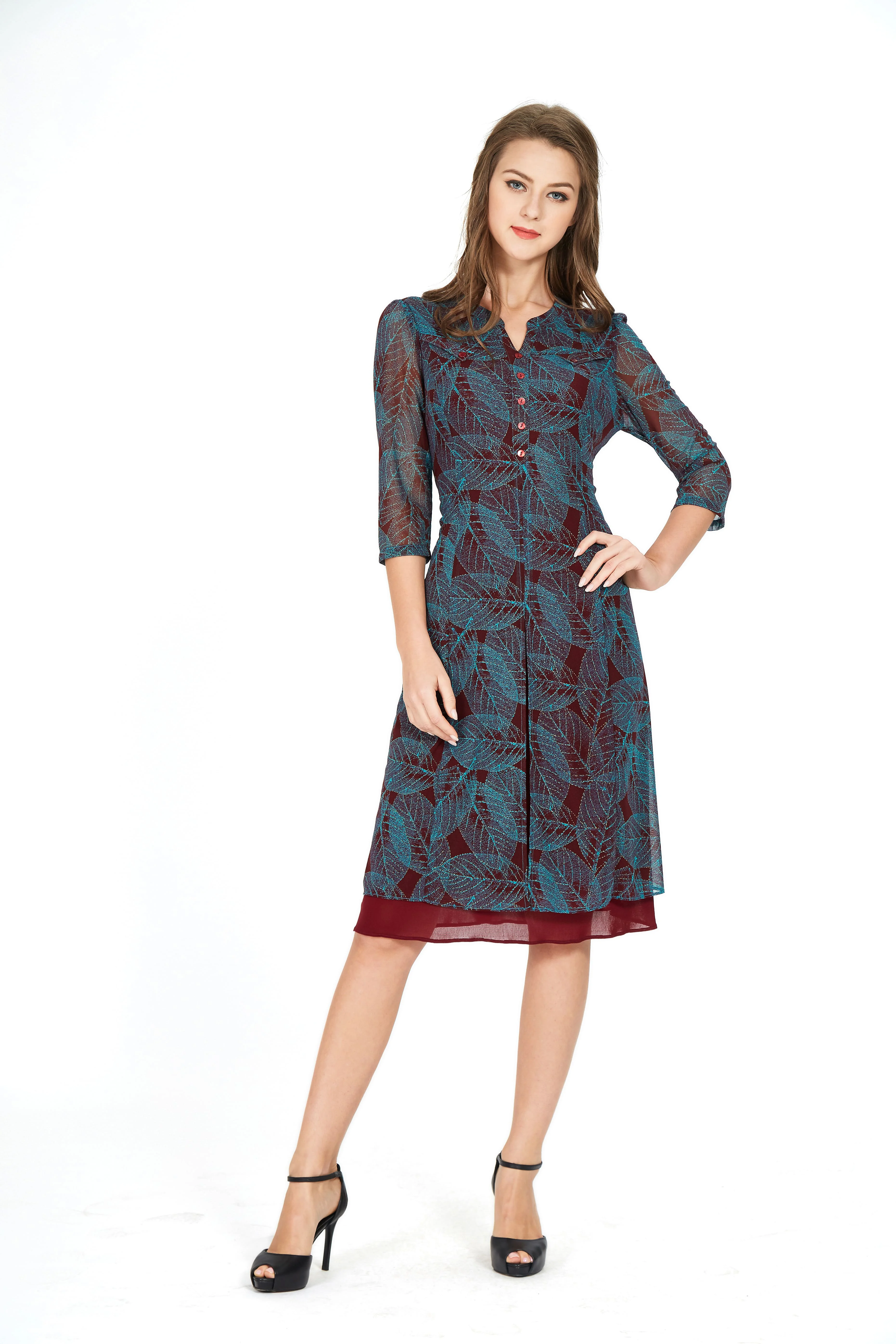 

Женское элегантное платье с рукавом три четверти и принтом в виде листьев