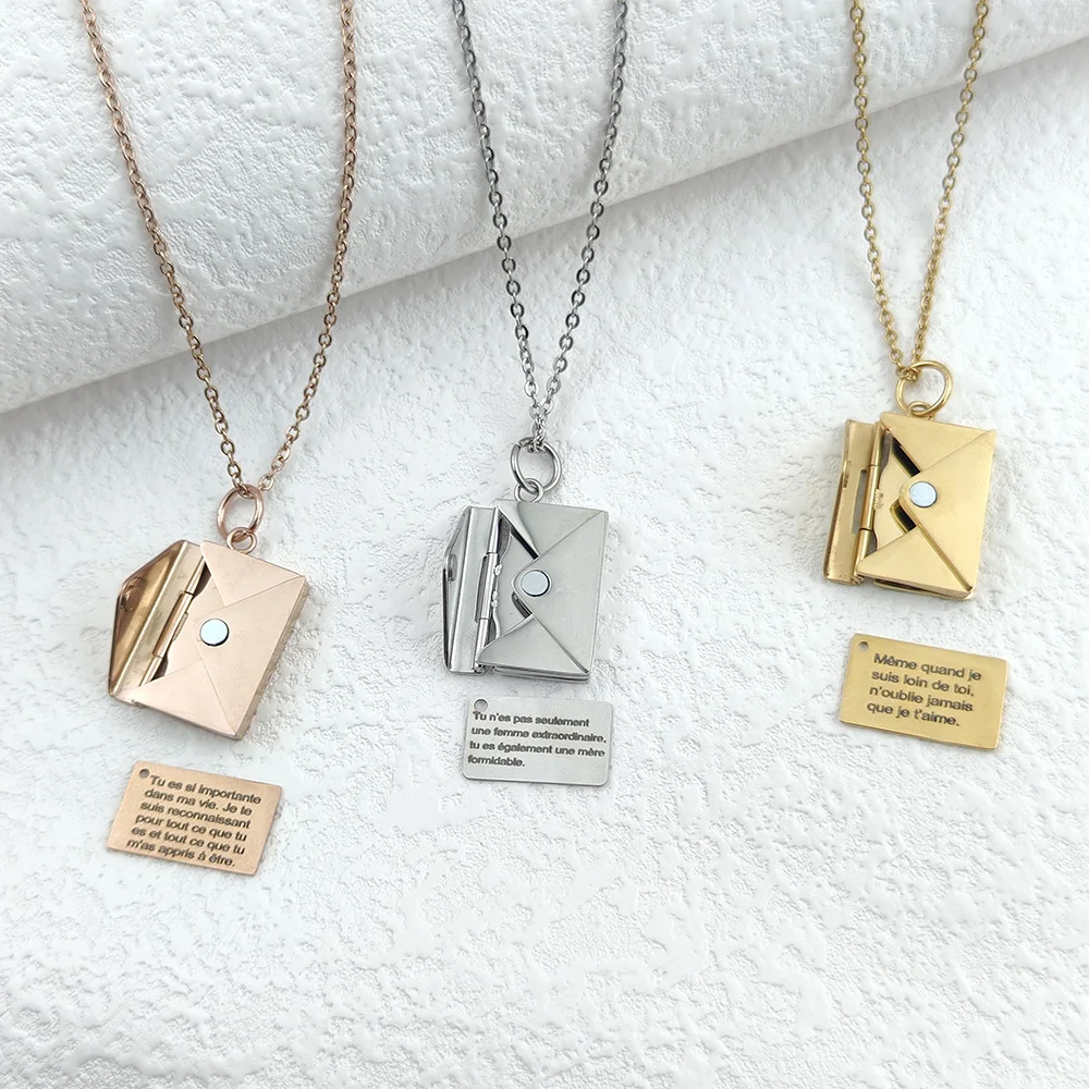 

Колье с надписью «Love» из нержавеющей стали