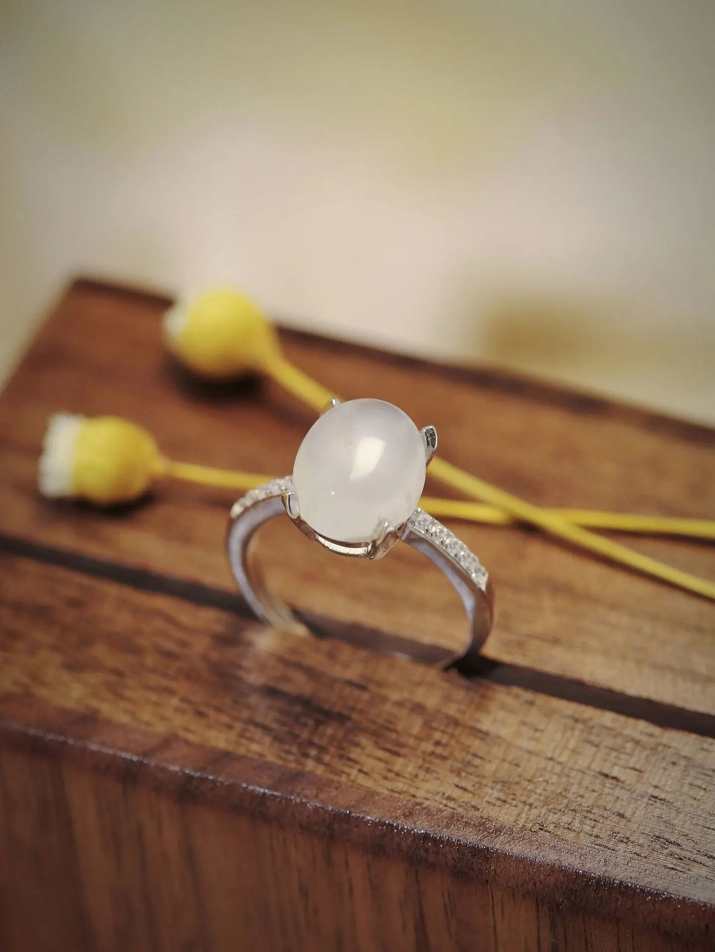 

2023 модный Европейский и американский популярный S925 Стерлинговое серебро розовое золото Овальный лунный камень темпераментное кольцо натуральное