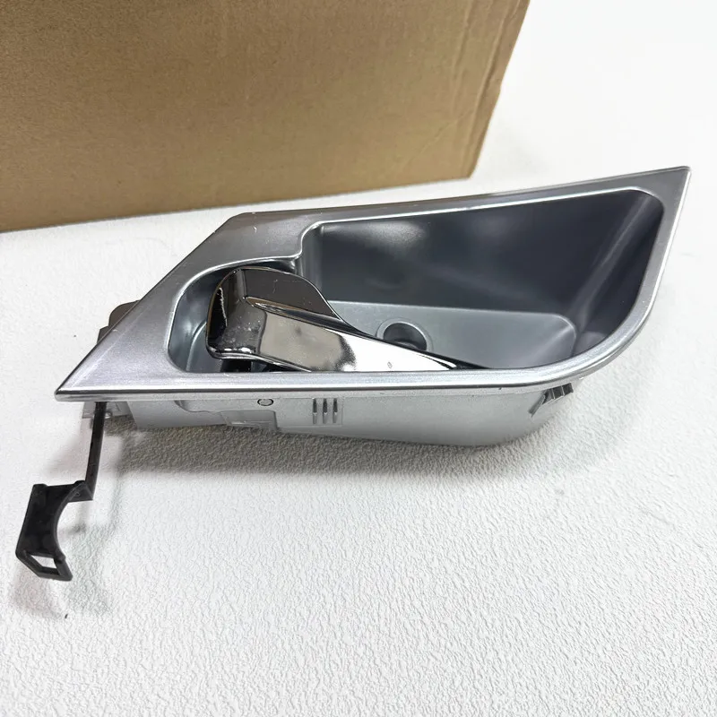 Sinotruk Howo T5G SITRAK 핸들용 원래 부품 도어 내부 버클 812W62680-1121 812W62680-1122