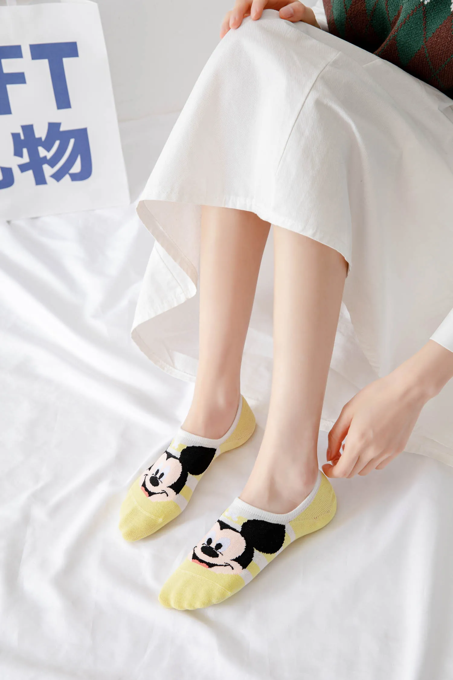 5 pairs Hot sale Cartoon Kawaii woman sock Mickey Minnie Donald winnie Daisy cotton girl slipper sock Funny invisible ankle sock