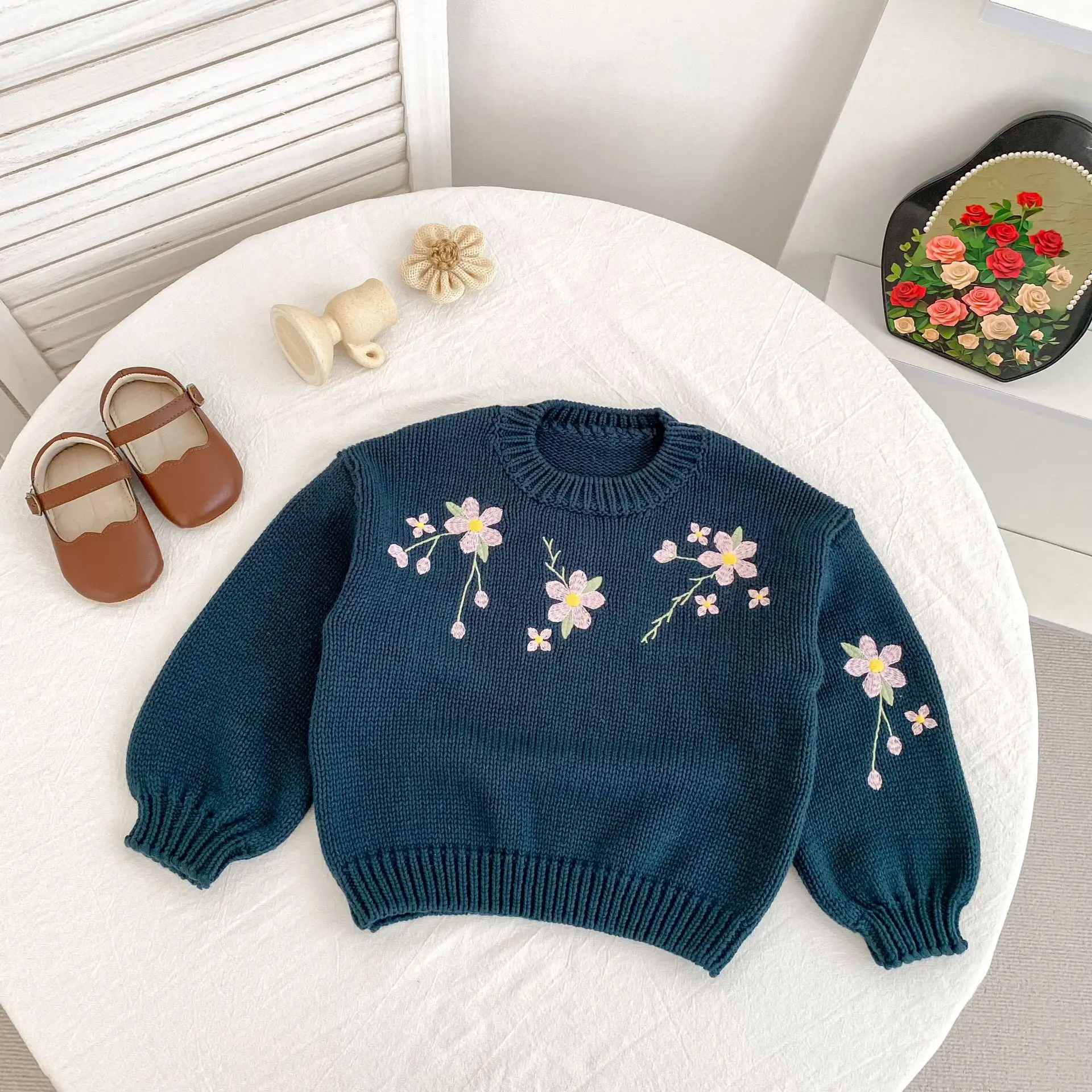 Girls Embroidery Sweaters O Neck Knitwear