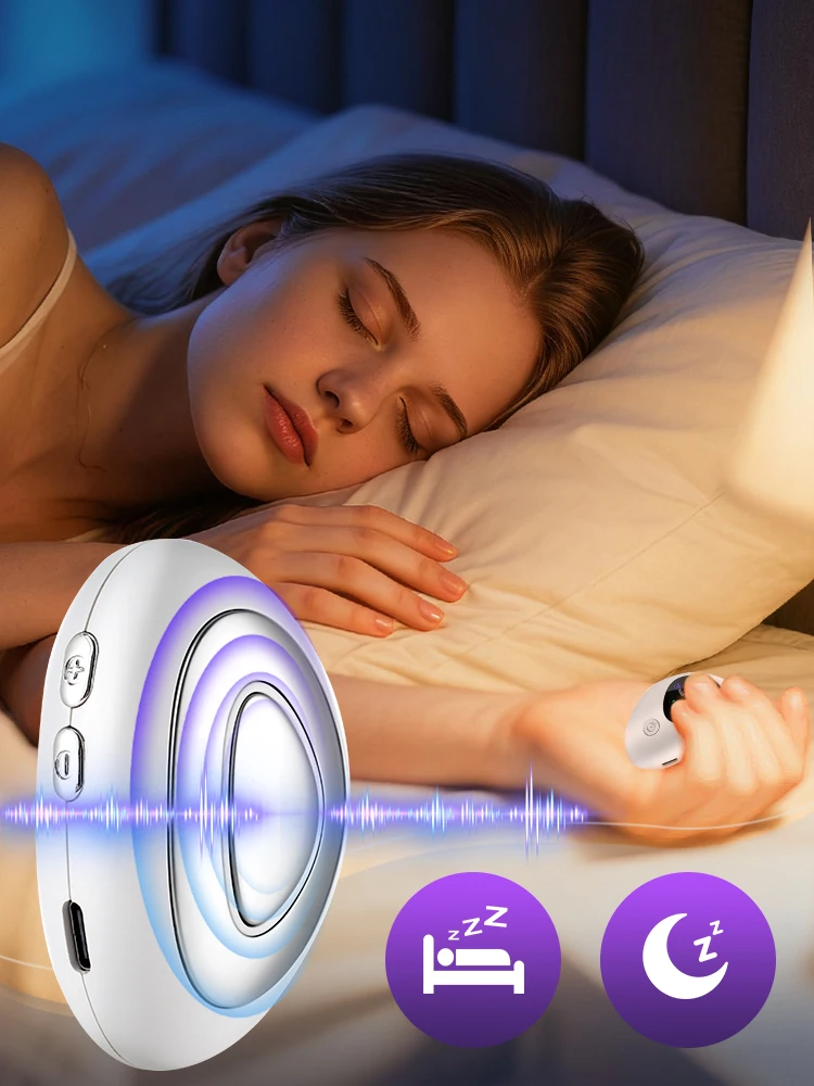 Aksesuarların yanında yer alan beyaz elde taşınabilir stres giderici araç