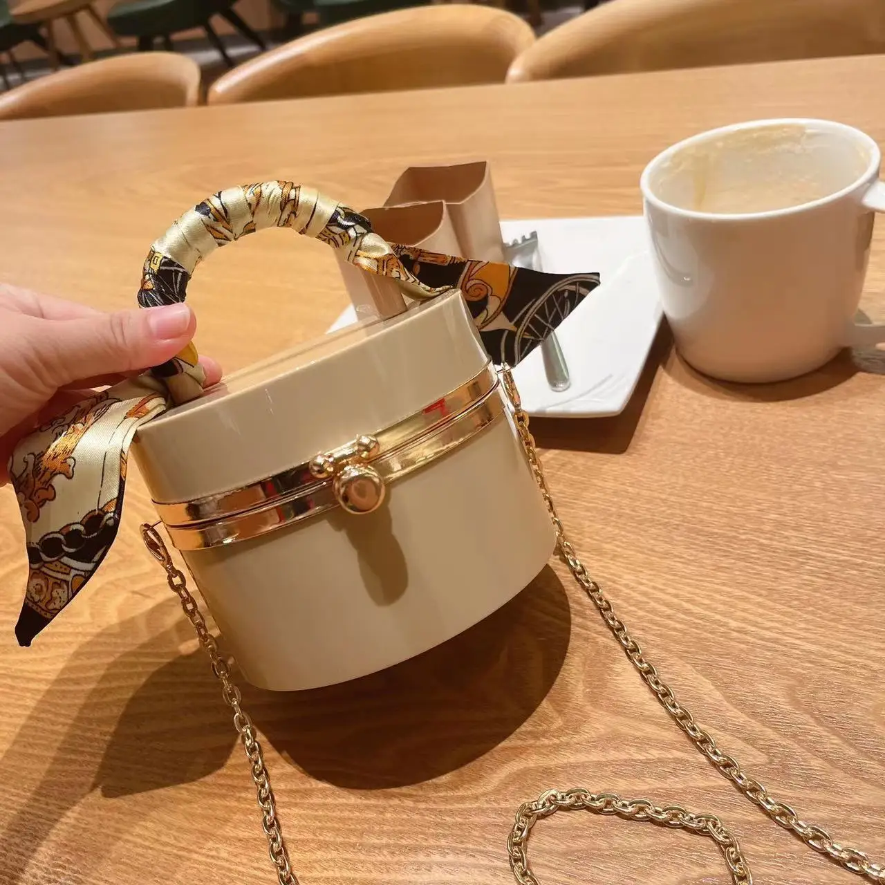 2023 New Women Bags Fashion Candy Color Acrylic Handbags Box Round Bucket Clutch Purse Chain Shoulder Bags Box Totes with Scarf