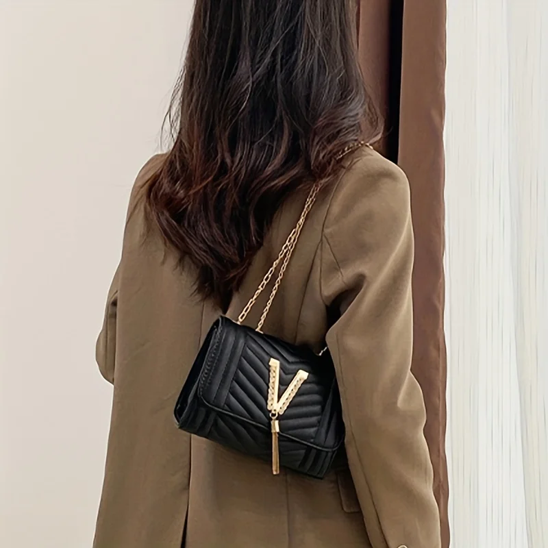 

Элегантная V-образная кисточка на одно плечо, диагональная маленькая квадратная сумка, женская сумка с цепочкой