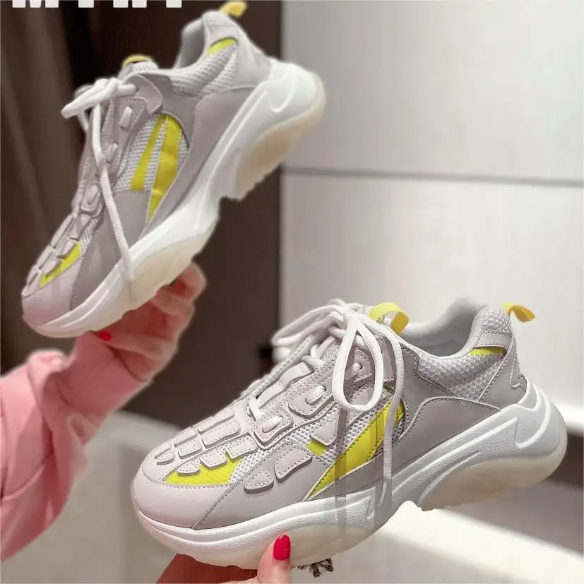 

Спортивные зимние модные кроссовки