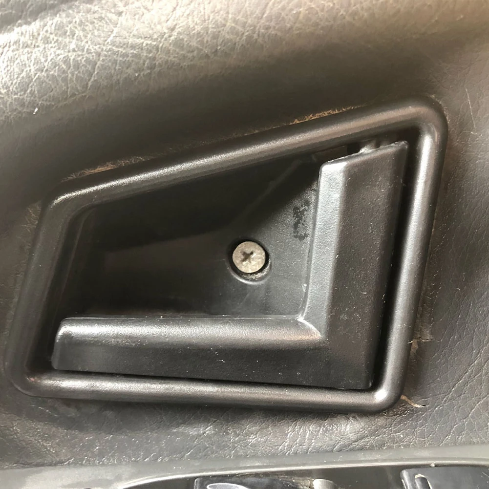 Car Interior Doorknob 8311056B01 Front Door Inner Handle 8313056B01 Left Side Doorknob for Suzuki Sidekick Geo Tracker 1989-1998