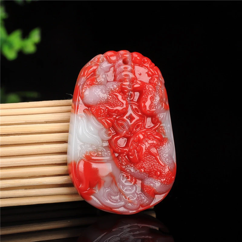 

Natural Chicken Blood Jade Hand-carved Golden Toad Pendant Fashion Jewelry Men and Women Three-legged Golden Toad Necklace