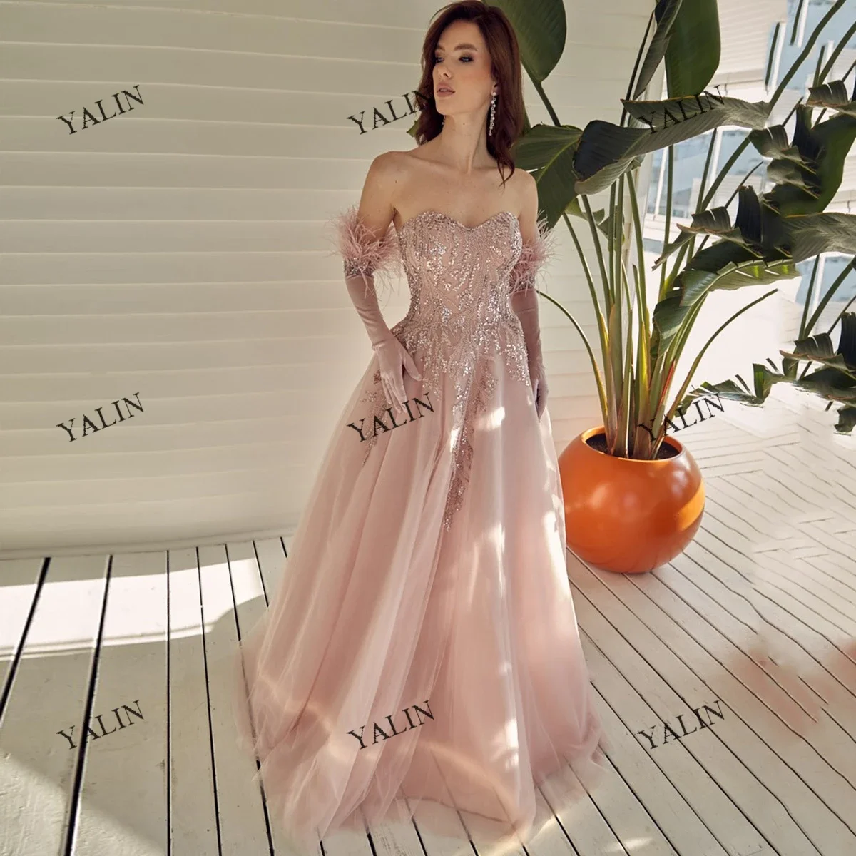 

YALIN 2022 Lastest Blush Feather Homecoming Gowns With Sequined Beading Reunion Classmate Dresses Strapless A-Line Prom Dress