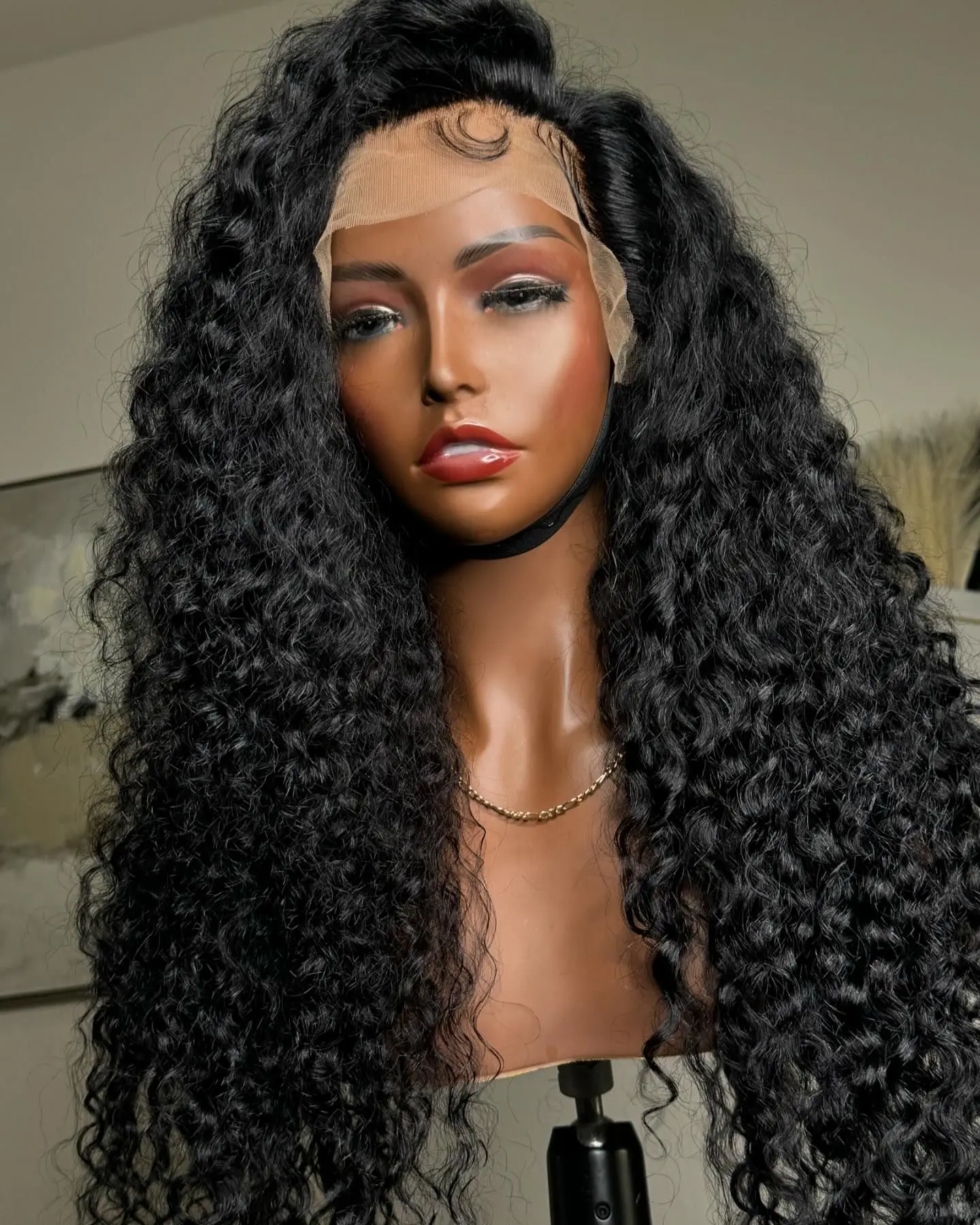 

QW Black Kinky Curly Synthetic Hair 13X4 Lace Front Wigs Glueless Heat Fiber Hair Long Curly Lace Front Daily Party Wig