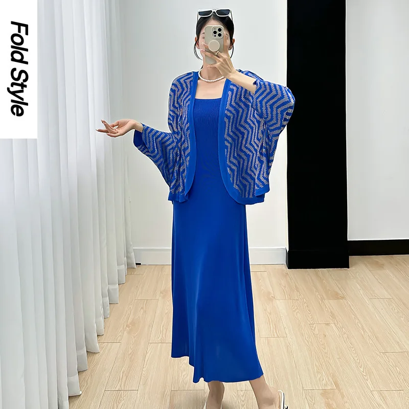 

Three Mansion Set for Women 2024 Spring and Autumn Season New Fashion Versatile Style Pleated Coat Solid Color Dress for Women