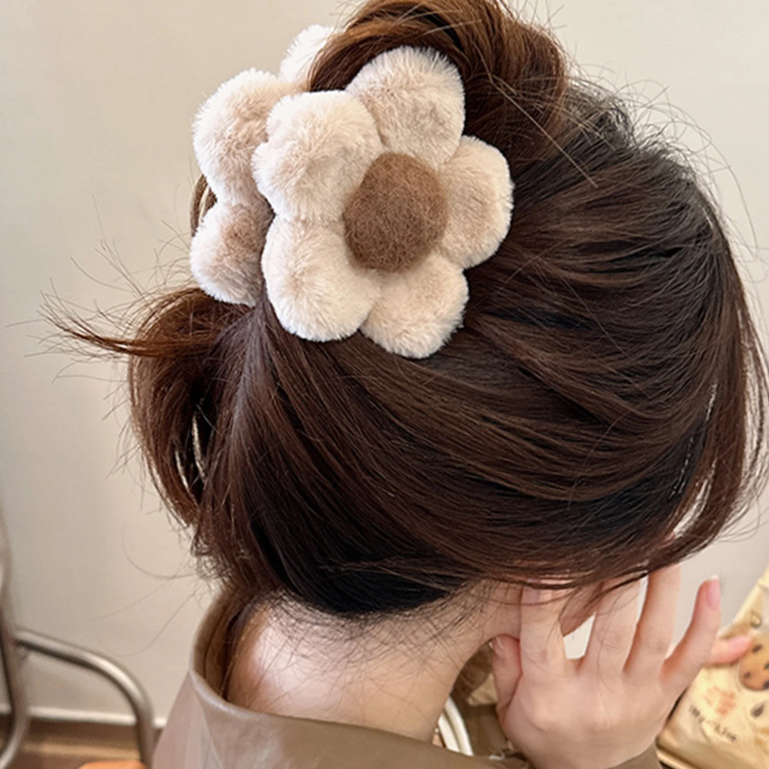 

Fashion Plush Flower Hair Claw Large Size Shark Clip Simple Barrettes Crab Claw Clip Hairgrips Autumn Winter Hair Accessories