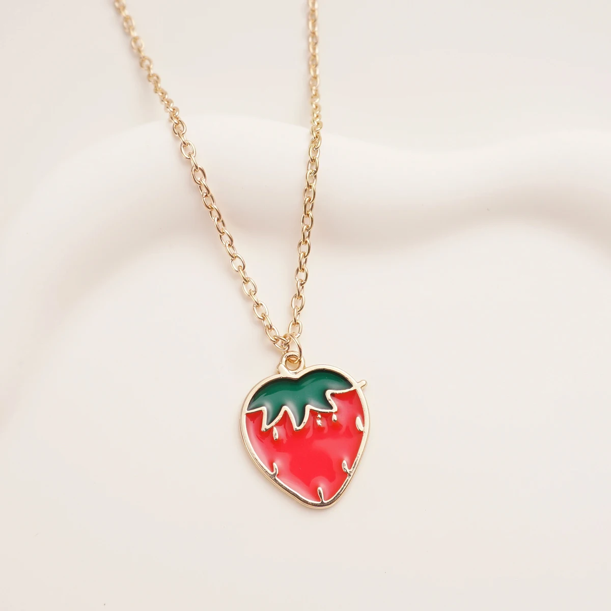 1 Pc Strawberry Fruit Pendant Necklace For Women Cut Adjustable Heart Pendant Necklace Fashion Jewelry Accessories Gift 3