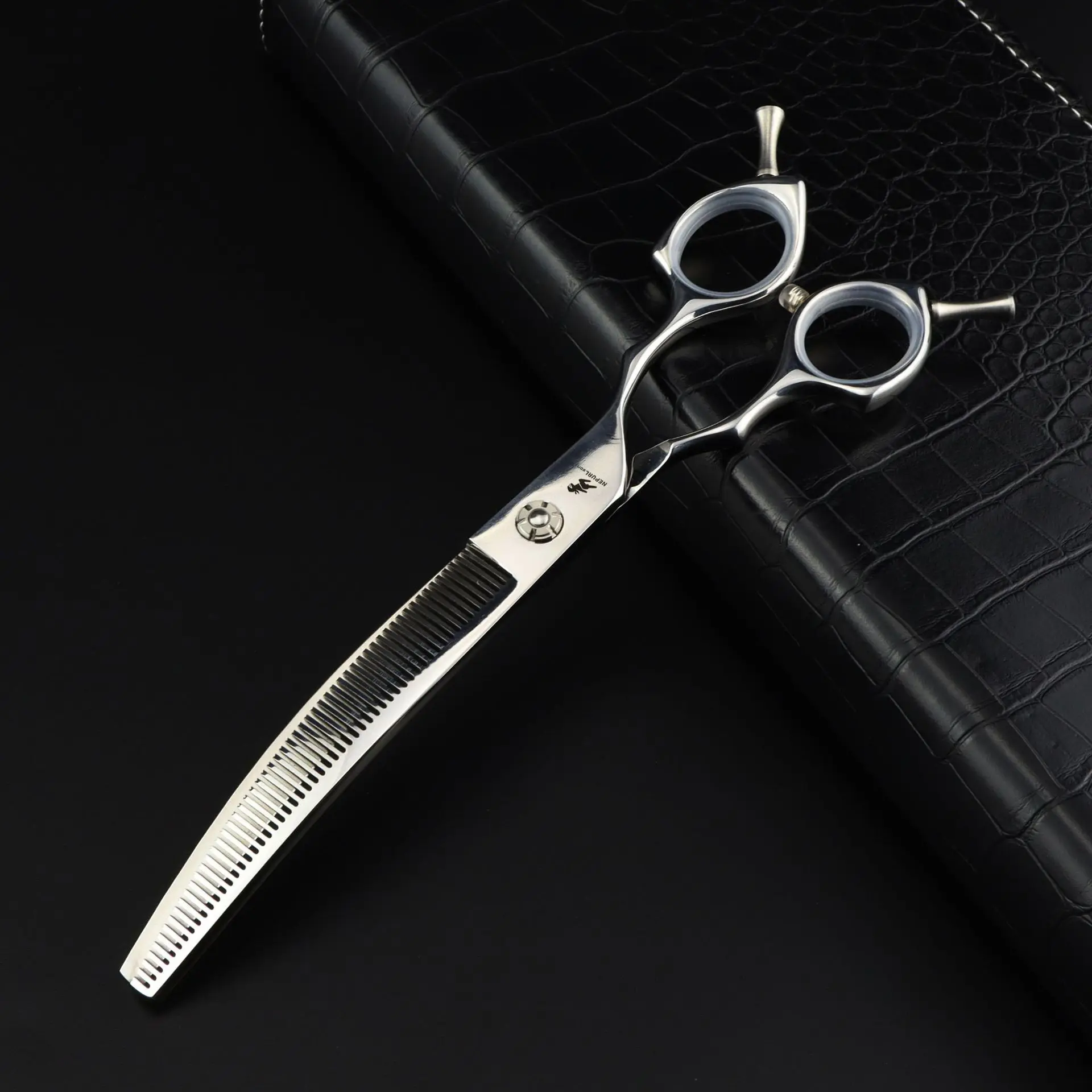 

Professional 7.5 inch Dog Grooming Shears Curved Thinning Scissors for Dog Face Body Cutiing JP 440C High Quality
