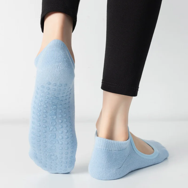 Рисунок 2 - Толстые хлопковые носки для йоги с открытой спиной