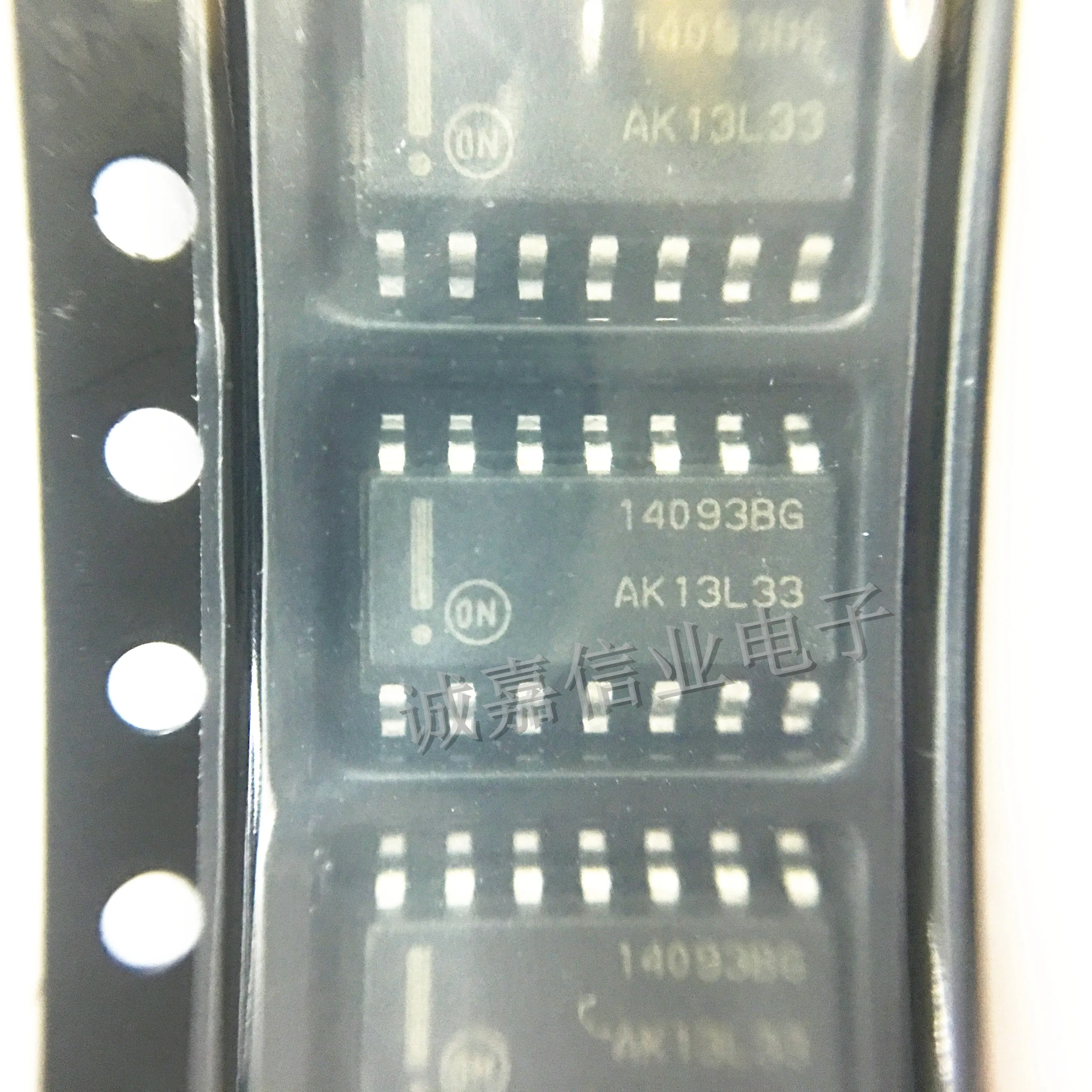 

10pcs/Lot MC14093BDR2G SOP-14 MARKING;14093BG Logic Gates 3-18V Quad 2-Input NAND Schmitt Operating Temperature:- 55 C-+ 125 C