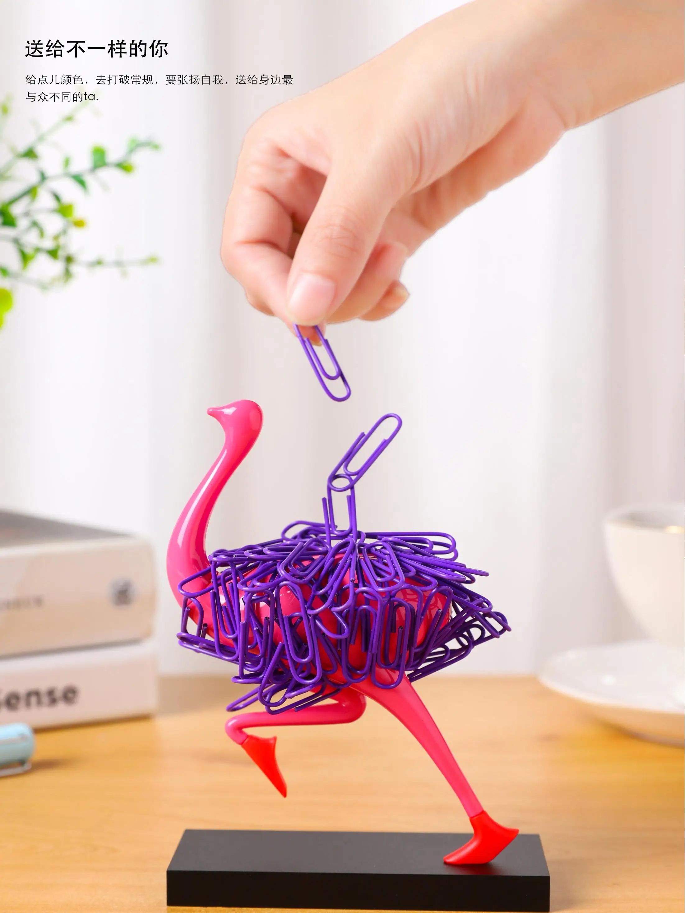 Pink Ostrich Suction Desk Clips Holder Cute Magnetic Paper Clip Storage Paper Clips Dispenser Ornaments Office Desk Accessories