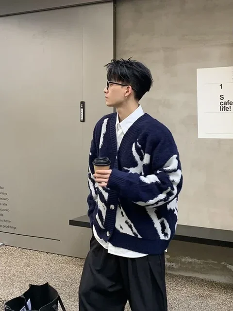 스타일과 편안함을 모두 제공하는 궁극의 남성용 헐렁한 니트 스웨터