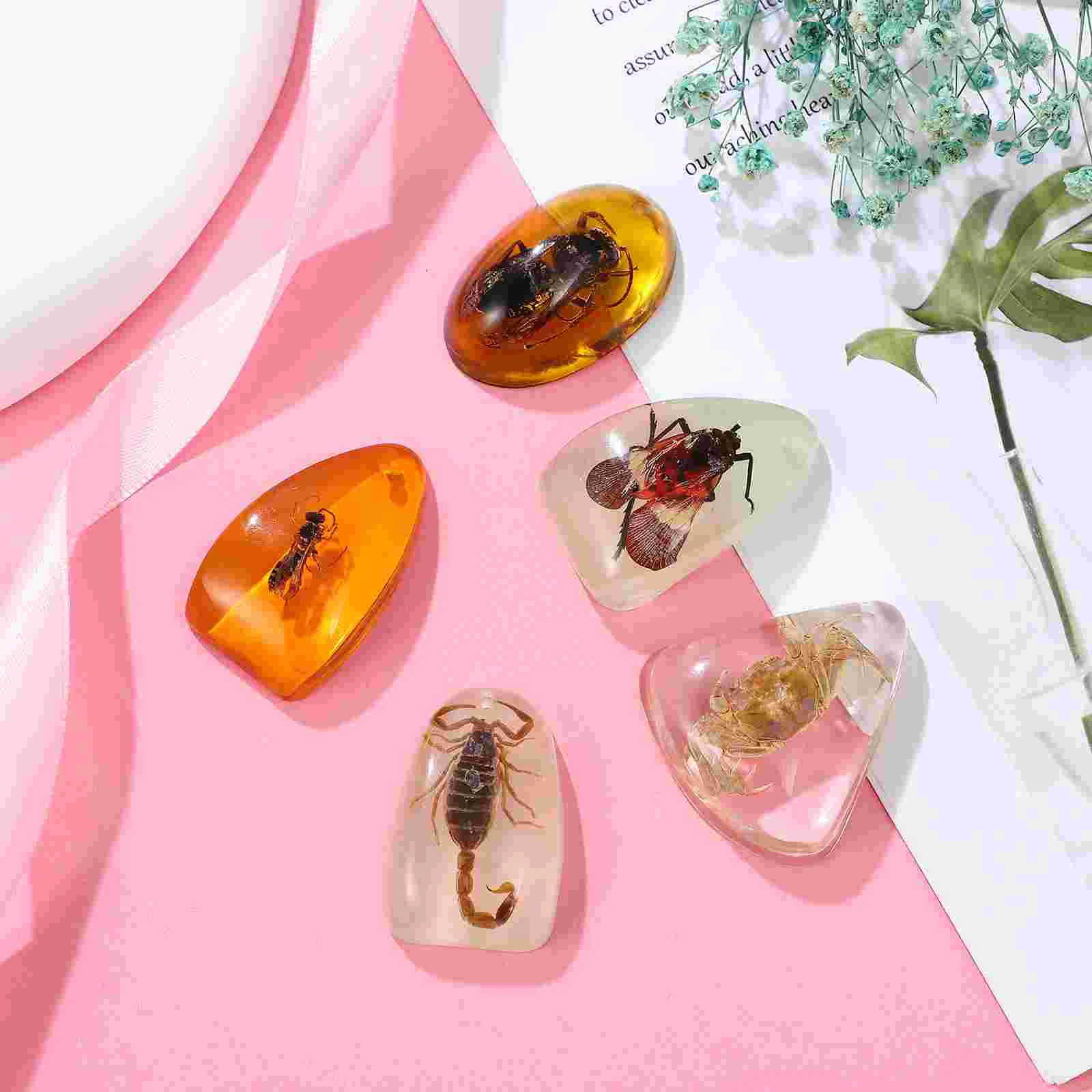 

5 Pcs Amber Pendants Random Style Insect Amber Resin Pendants for DIY Necklace Bracelet Jewellery