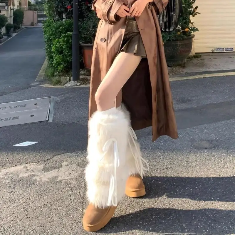 �� Beinwärmer aus Kunstfell mit Schleifen – Flauschige Winterstiefelmanschetten für Y2K- und Coquette-Stil – Detail 3