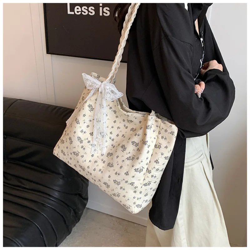Women's Tote Bag 2024 New Trendy and Fashionable Solid Color with Pattern Decoration Leisure Commuting Large Capacity Handbag