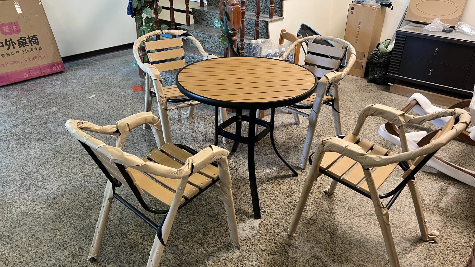 Description Picture 3 of itemModern Simple Solid Wood Garden Furniture Sets Wrought Iron Patio Furniture Leisure Table and Chair Balcony Outdoor Furniture