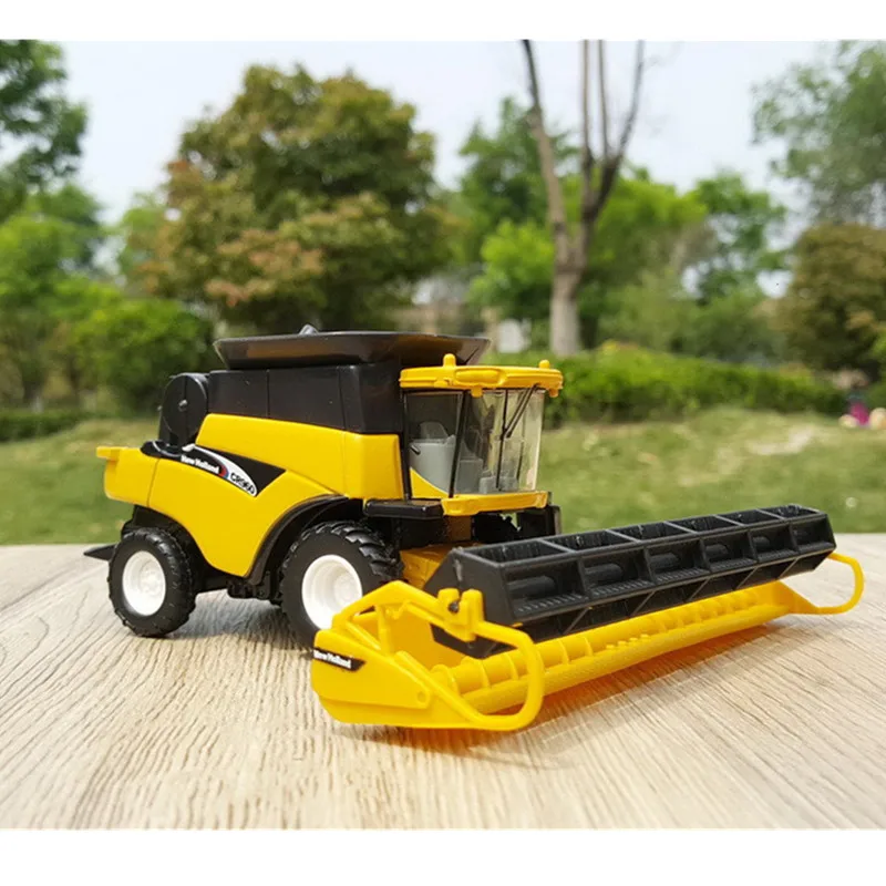 1:64 Scale Model CR960 Engineering Truck Diecast Alloy Agricultural Vehicle Harvester Model Toy Collection Display Decoration