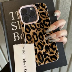 Custodia per telefono in stampa leopardata marrone chic con motivo litchi