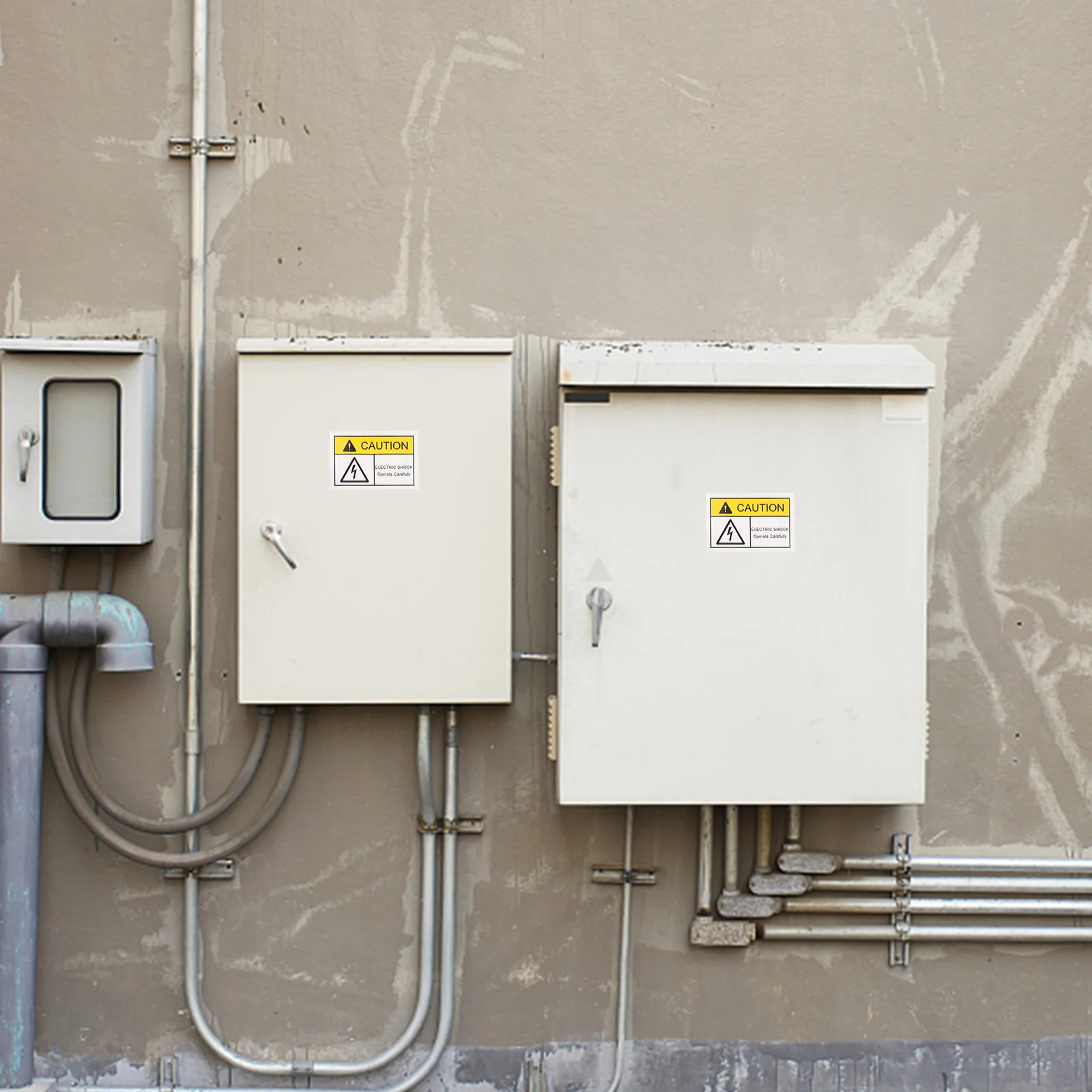 Рисунок 2 - Обратите внимание на наклейки для заземления