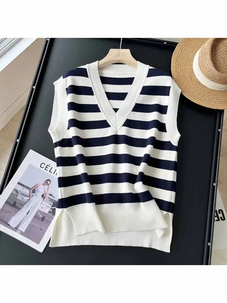 

Женский трикотажный жилет в контрастную полоску, с V-образным вырезом