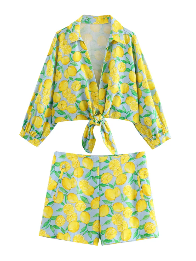 

Блузка и шорты-бермуды из смески льна с принтом и завышенной талией