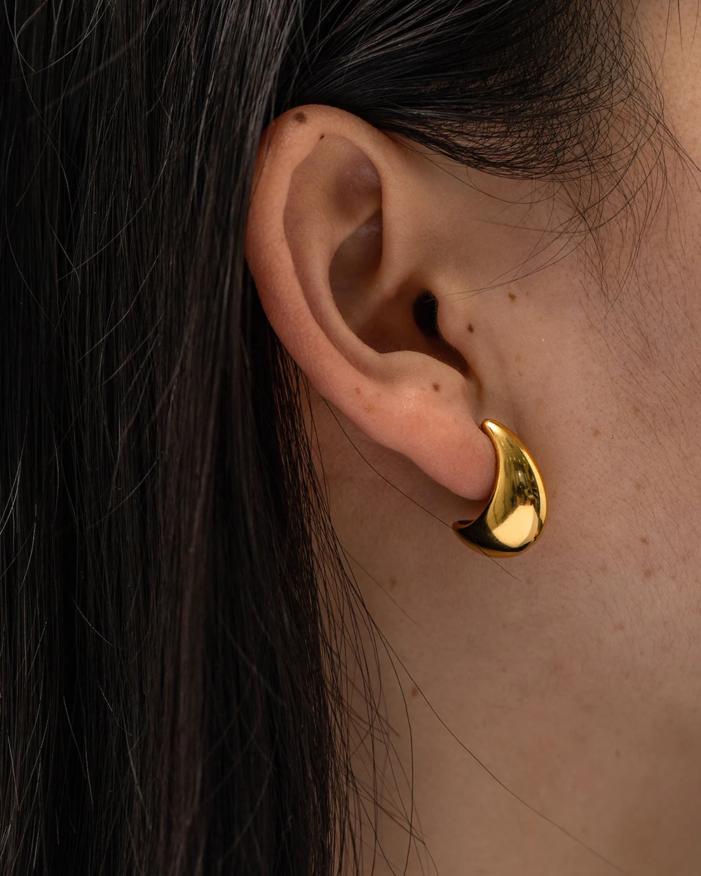 Stylish Gold Metal U-Shaped Hoop Earrings