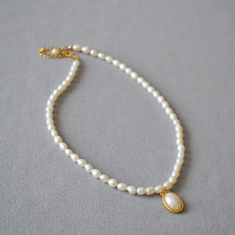 

Stylish Freshwater Pearl Choker Elegant Design Women Pendant Necklace